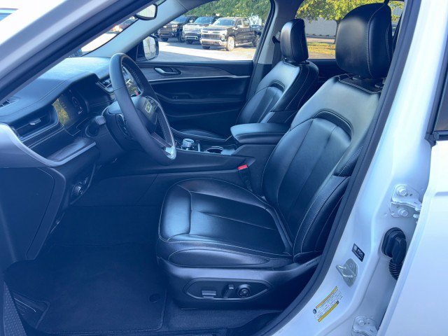 Used 2024 Jeep Grand Cherokee Limited AWD/4WD image 16