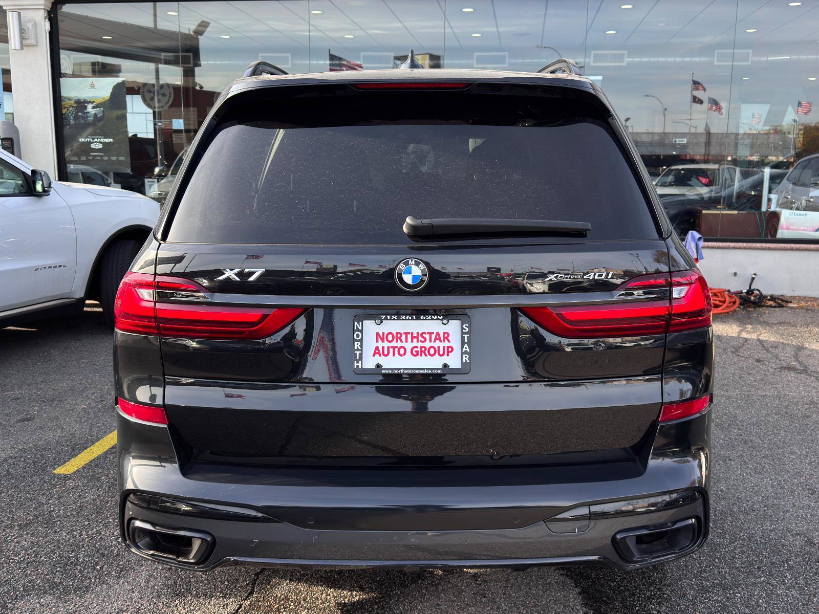 Used 2022 BMW X7 xDrive40i w/ M Sport Package image 5