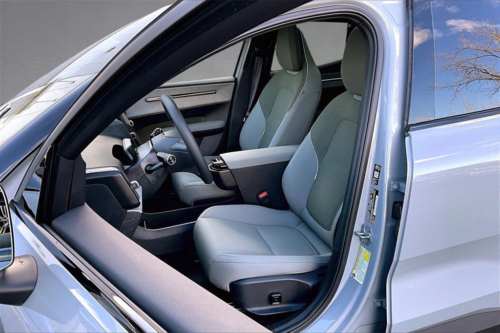 Used 2025 Volvo EX30 Plus w/ Climate Package image 20