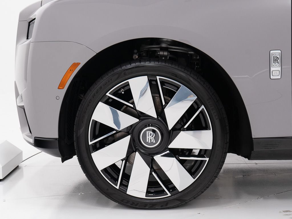 Certified 2025 Rolls-Royce Cullinan AWD/4WD image 50