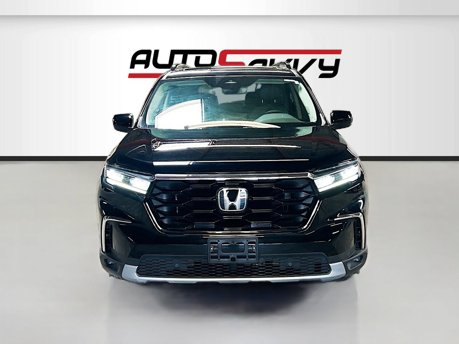 Used 2024 Honda Pilot Touring image 2
