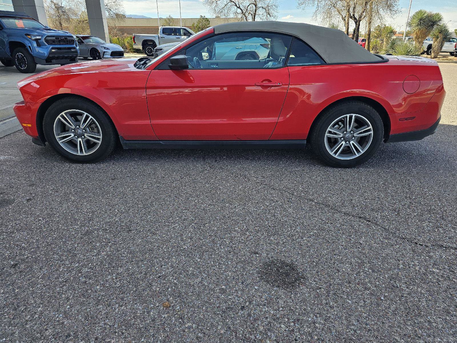 Used 2011 Ford Mustang Premium w/ Comfort Pkg image 2
