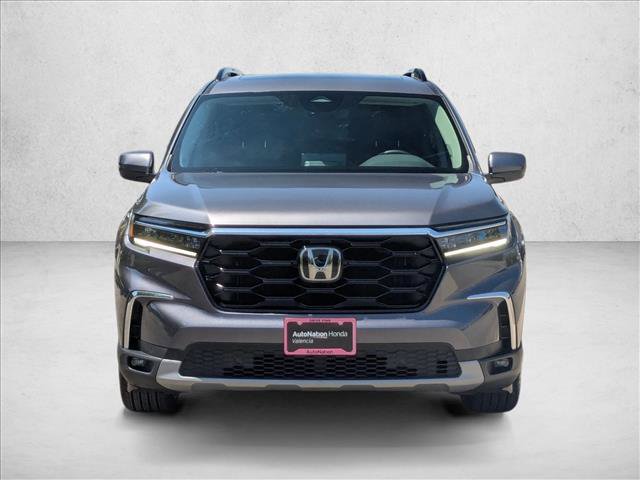 Used 2025 Honda Pilot Touring image 2