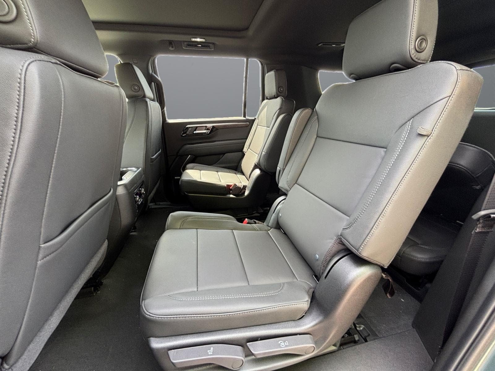 New 2026 Chevrolet Suburban Z71 w/ Comfort Package AWD/4WD image 13