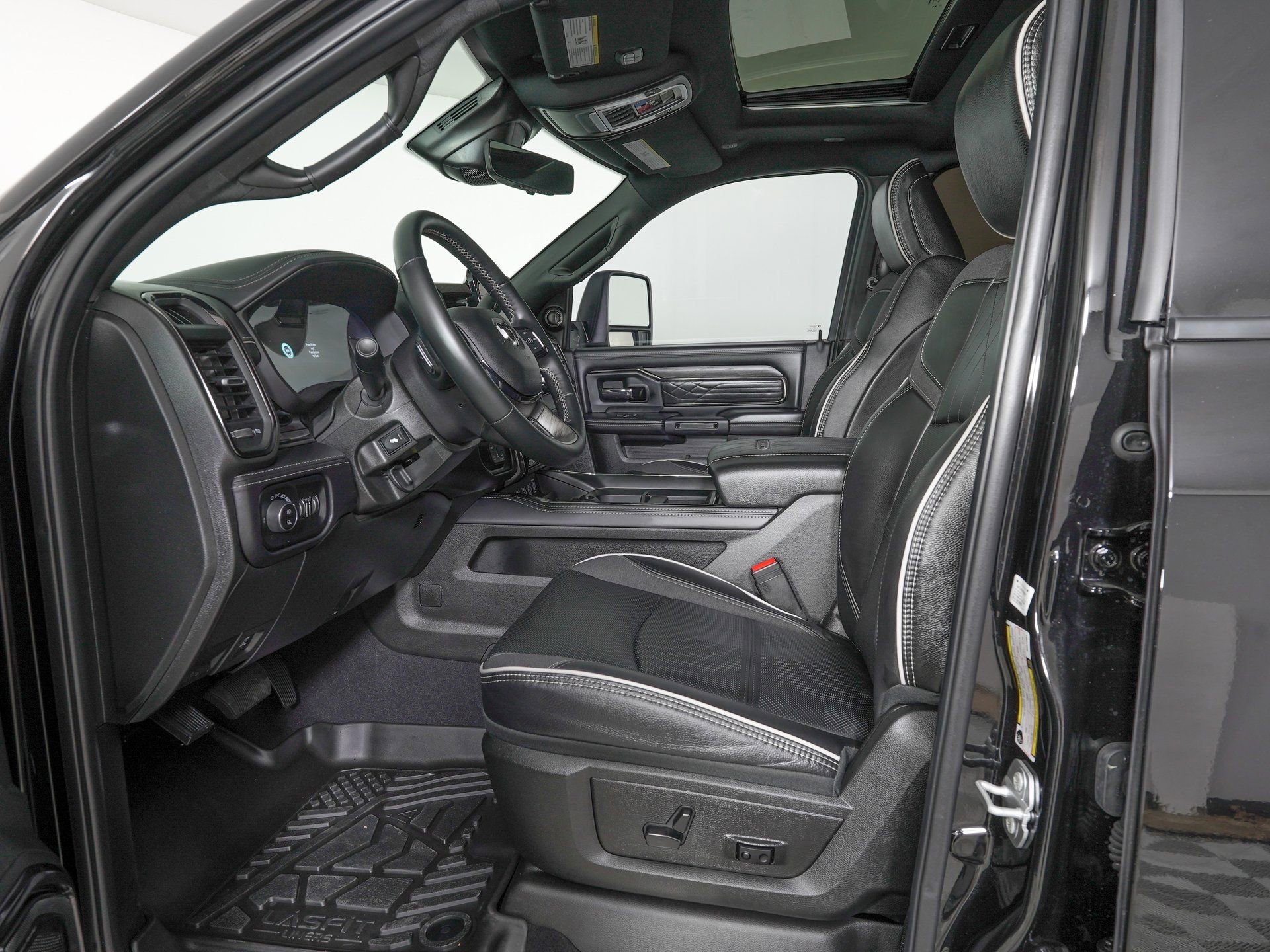 Used 2025 RAM 3500 Limited image 13