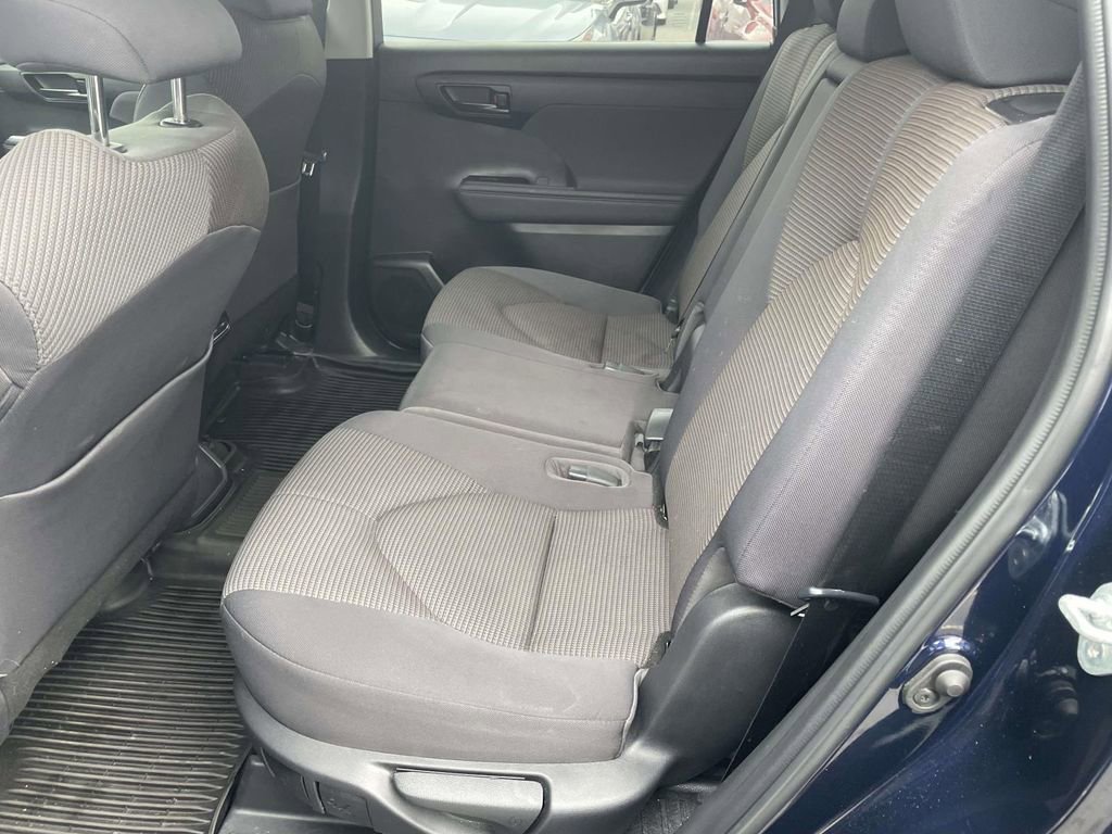 Used 2023 Toyota Highlander LE image 23