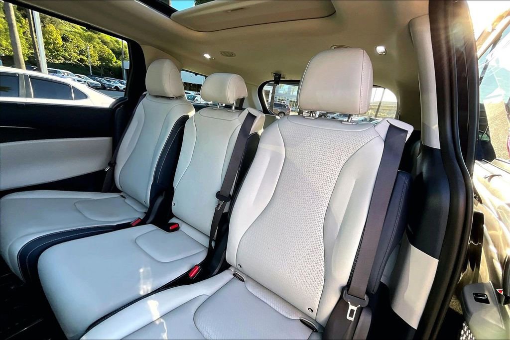 Certified 2025 Kia Carnival SX Prestige image 15