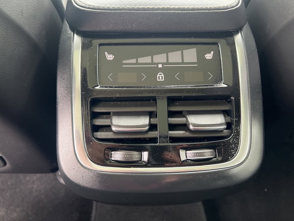 Used 2022 Volvo XC90 T6 Inscription w/ Lounge Package image 30