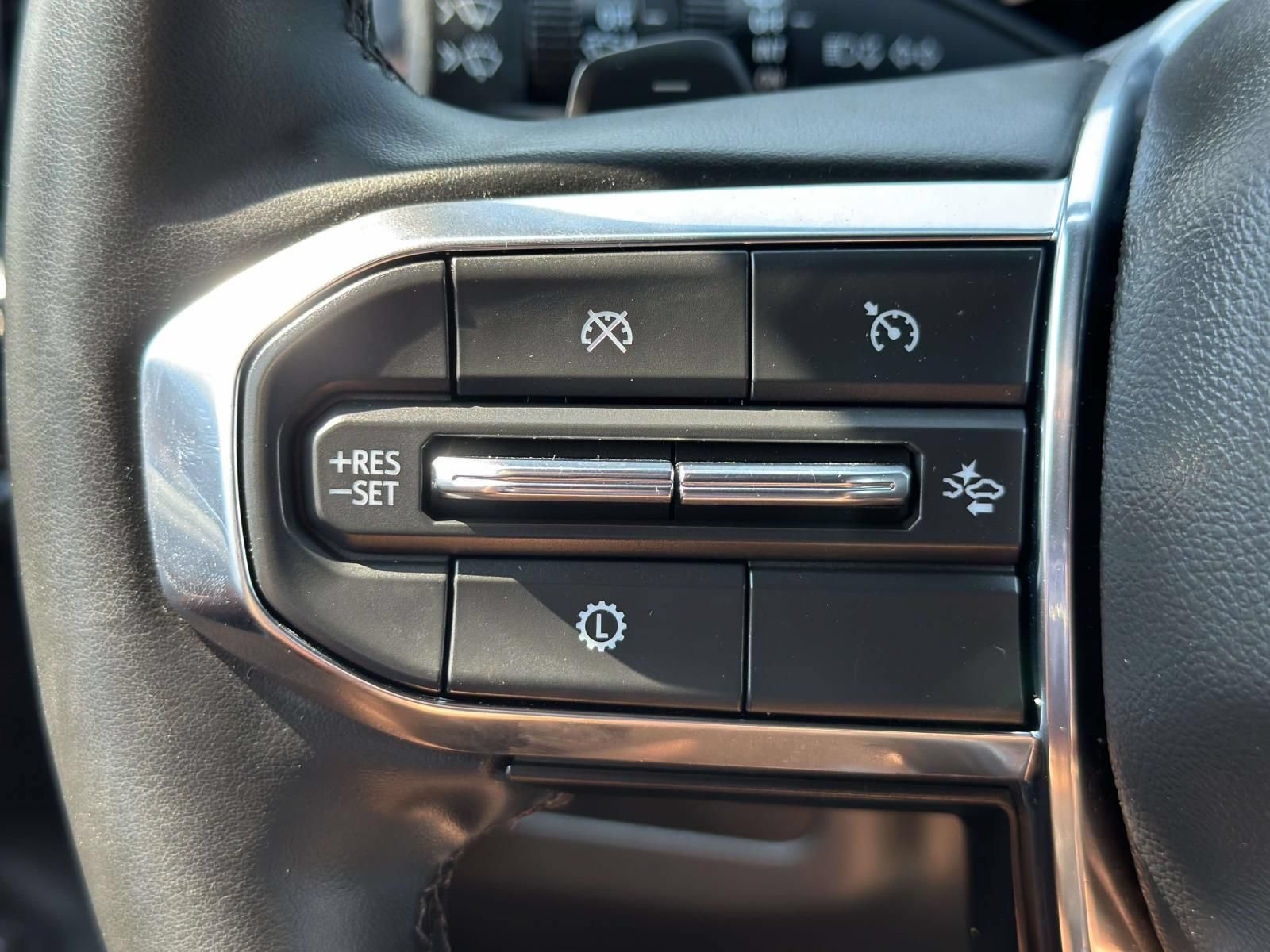 Certified 2025 GMC Yukon Denali AWD/4WD image 17
