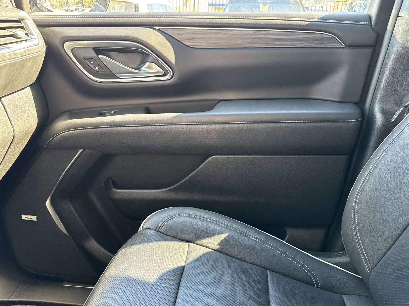 Used 2023 GMC Yukon SLT w/ SLT Luxury Package image 25