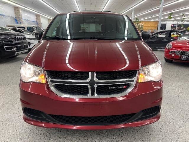 Used 2016 Dodge Grand Caravan SXT image 2