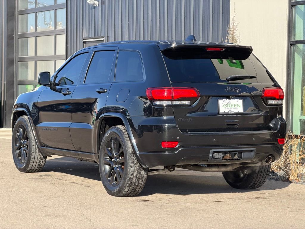 Used 2017 Jeep Grand Cherokee Altitude image 3