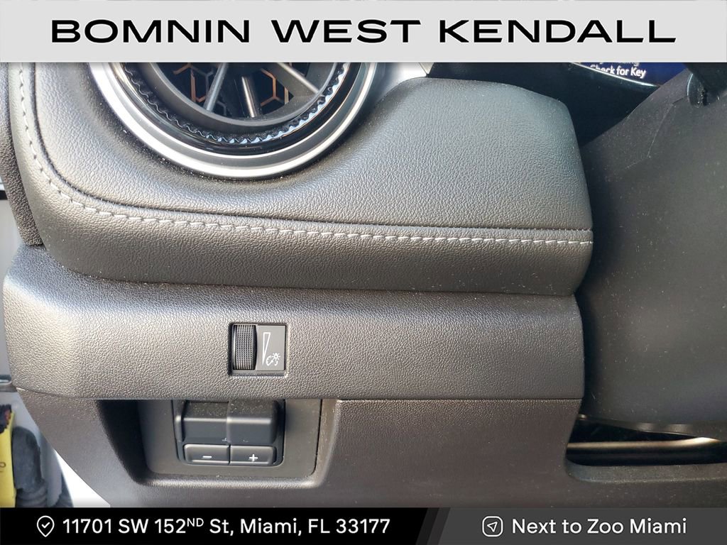 Used 2024 Chevrolet Colorado LT image 26