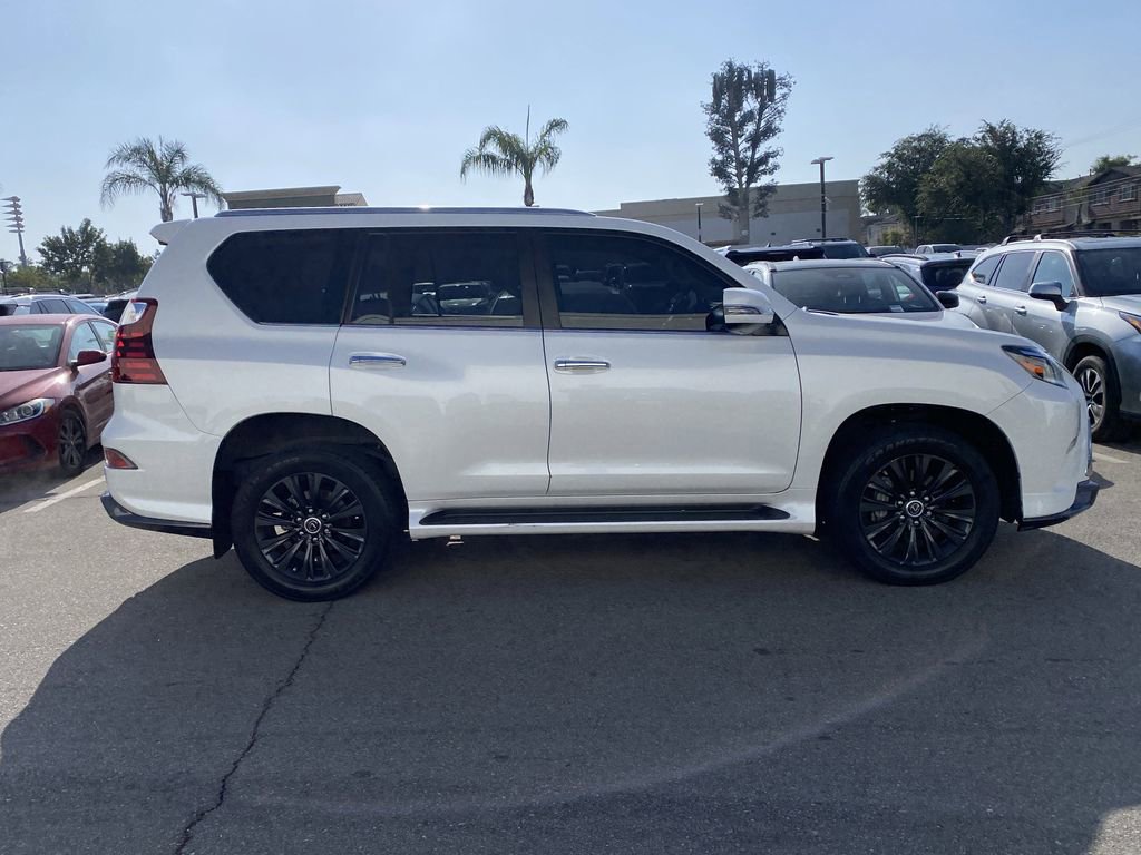 Used 2022 Lexus GX 460 Premium w/ Accessory Package AWD/4WD image 2
