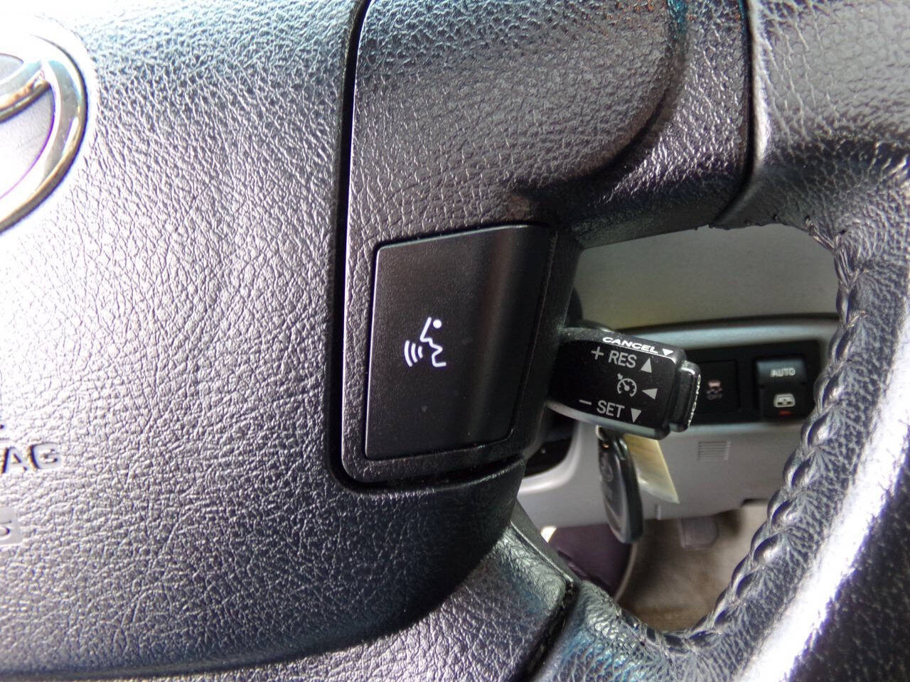 Used 2011 Toyota Sequoia SR5 w/ Premium Pkg AWD/4WD image 48