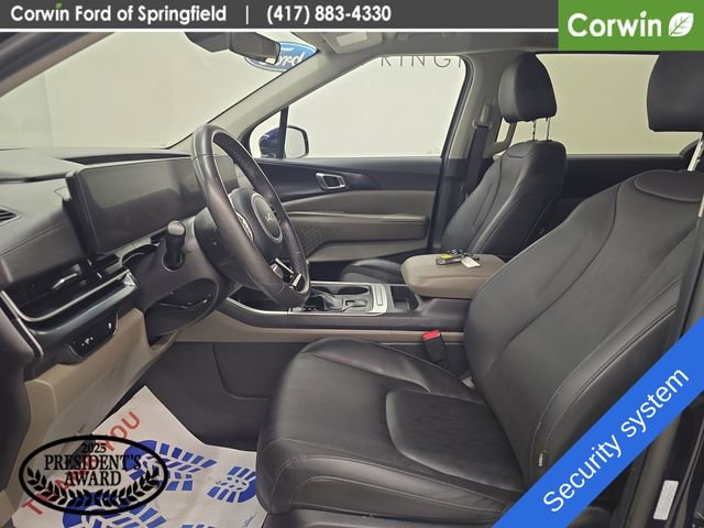 Used 2025 Kia Carnival FWD image 20