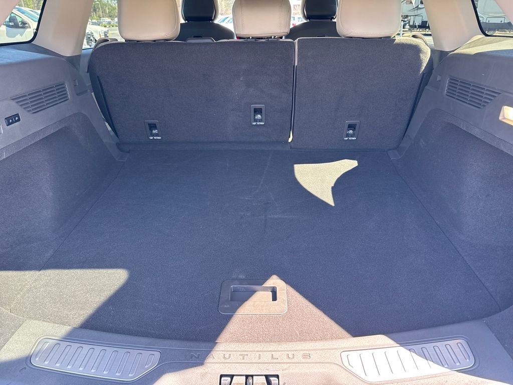 Used 2025 Lincoln Nautilus Premier w/ Jet Appearance Package image 25