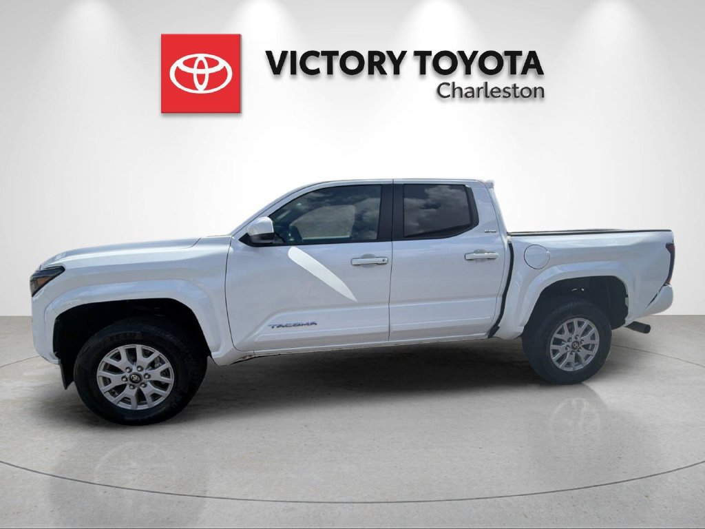 Used 2025 Toyota Tacoma SR5 AWD/4WD image 2