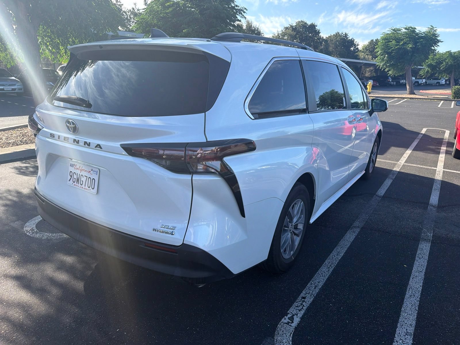 Certified 2023 Toyota Sienna XLE FWD image 6