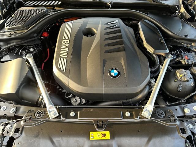 Used 2025 BMW 550e xDrive w/ Premium Package image 46