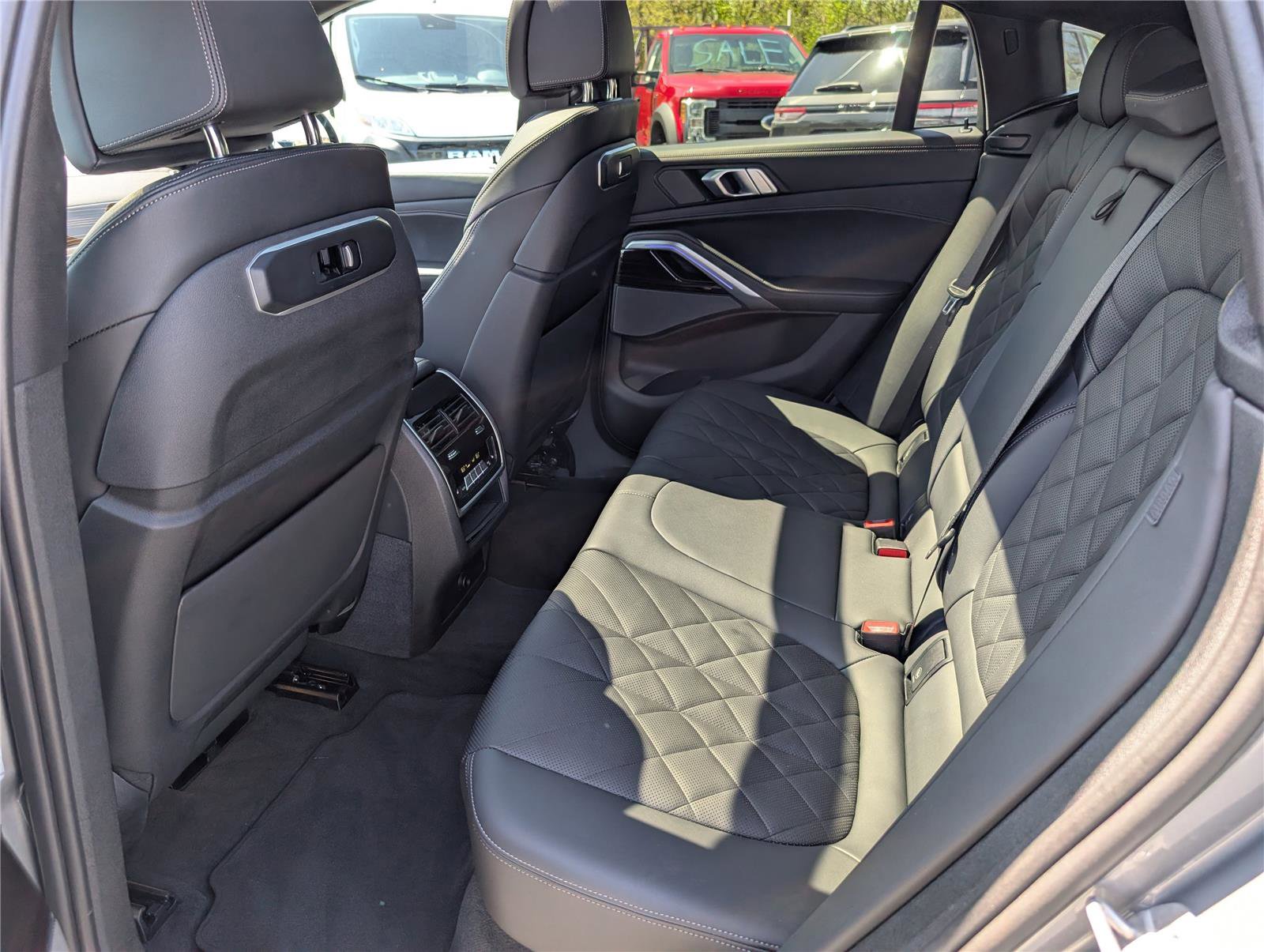 Used 2024 BMW X6 xDrive40i w/ Premium Package image 15