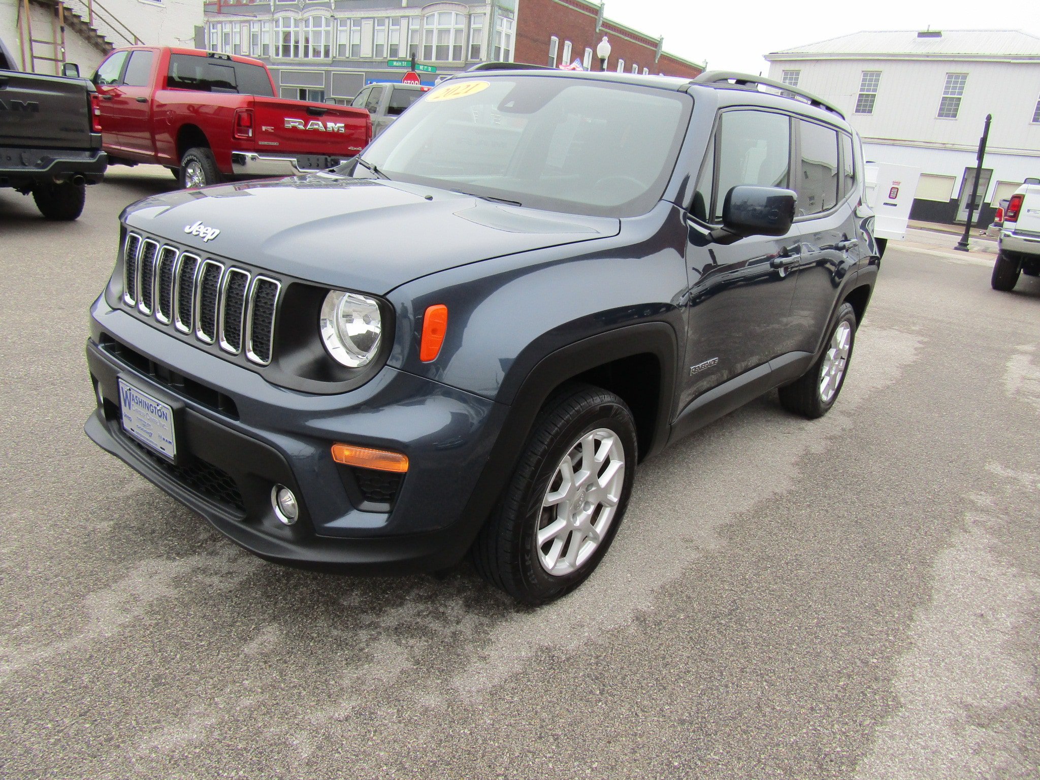 Used 2021 Jeep Renegade Latitude w/ Convenience Group AWD/4WD image 7
