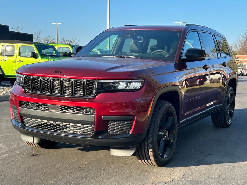 New 2025 Jeep Grand Cherokee L Altitude image 3