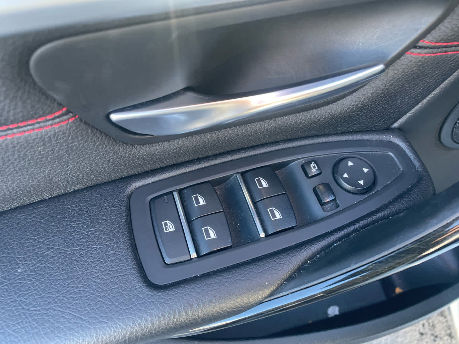 Used 2018 BMW 330i Sedan w/ Convenience Package image 27