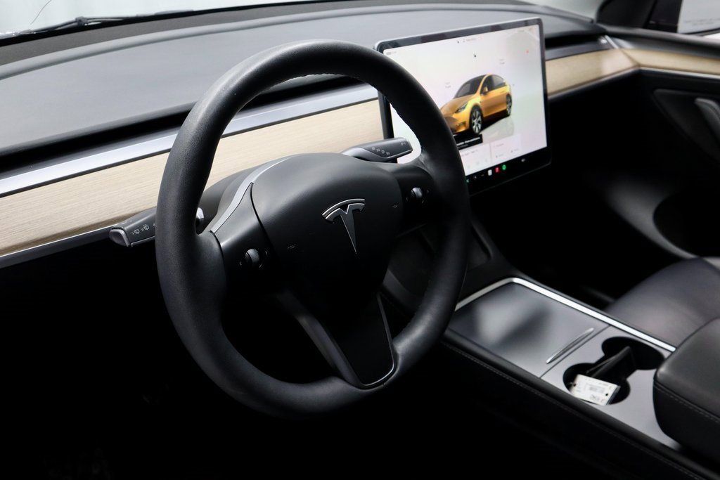 Used 2023 Tesla Model Y Long Range image 27