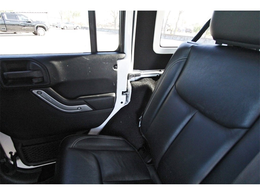 Used 2016 Jeep Wrangler Unlimited Rubicon image 11