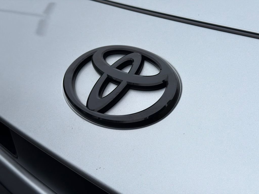 Used 2025 Toyota Camry LE w/ Convenience Package image 12