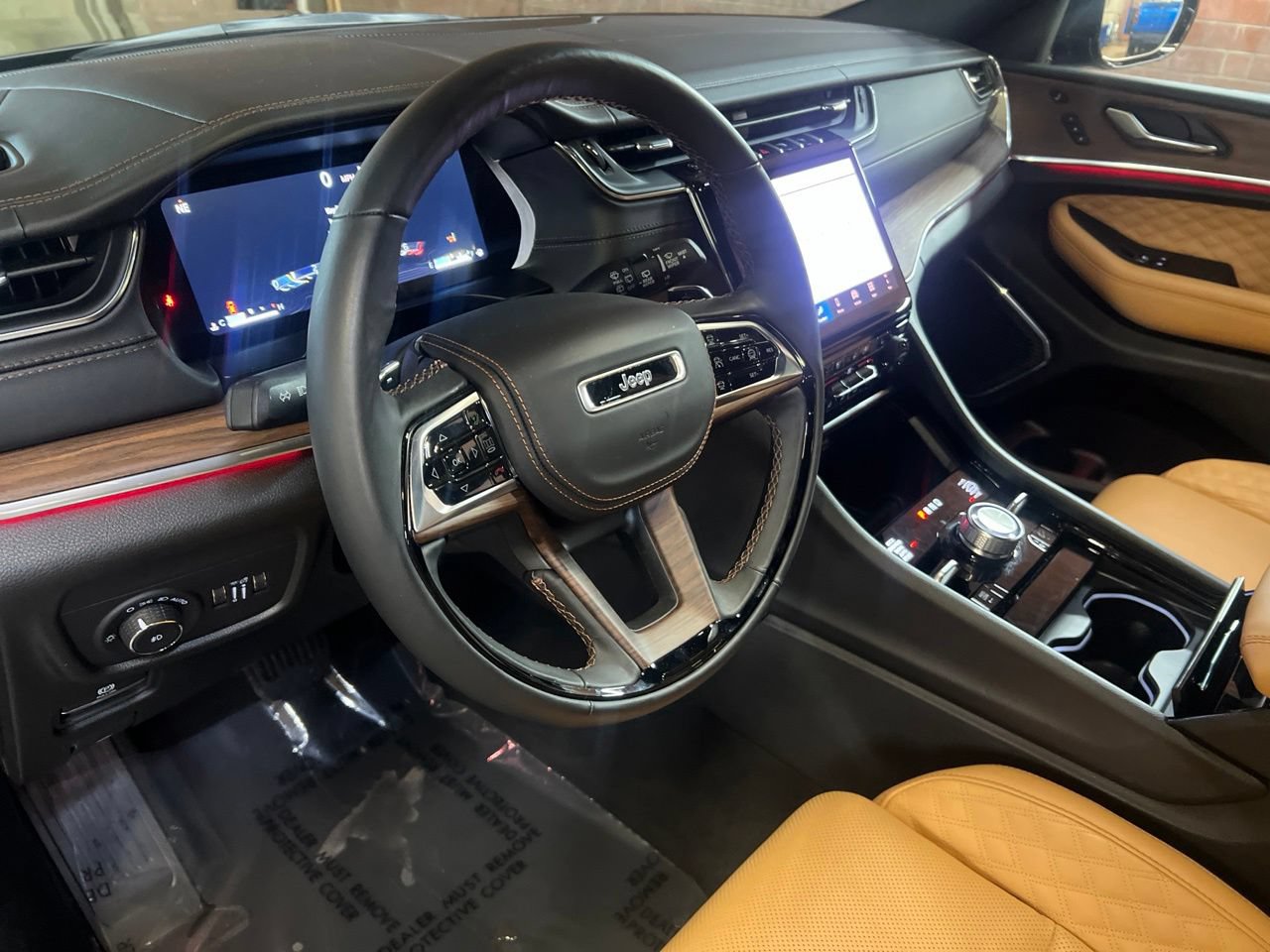 Used 2025 Jeep Grand Cherokee Summit AWD/4WD image 12