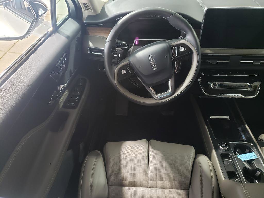 Used 2025 Lincoln Corsair Reserve w/ Equipment Group 202A image 15