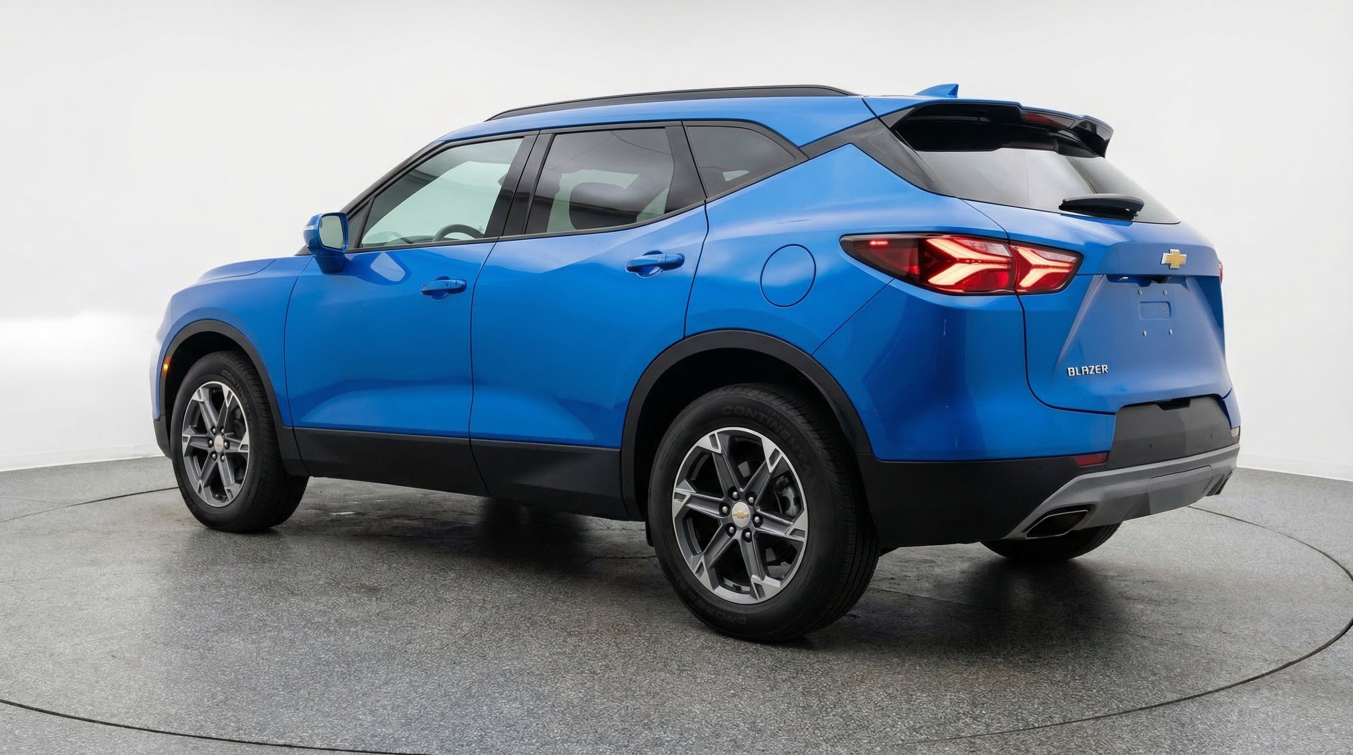 Used 2025 Chevrolet Blazer LT FWD image 6