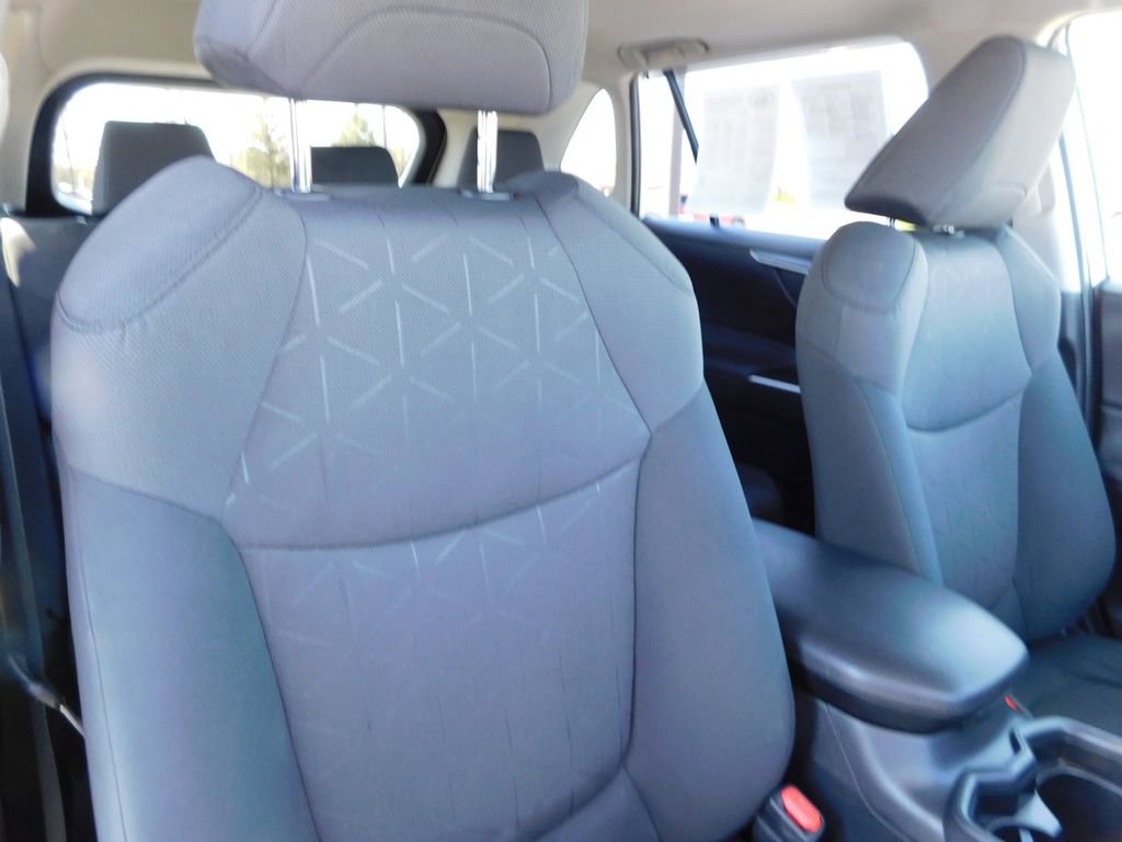 Used 2019 Toyota RAV4 XLE w/ Convenience Package image 20