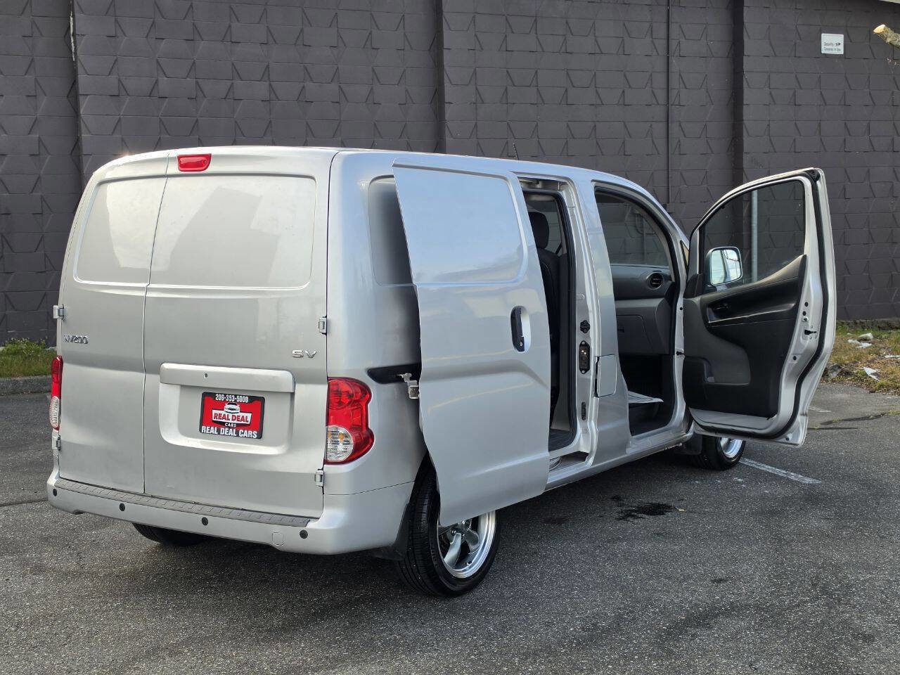 Used 2017 Nissan NV200 SV image 20