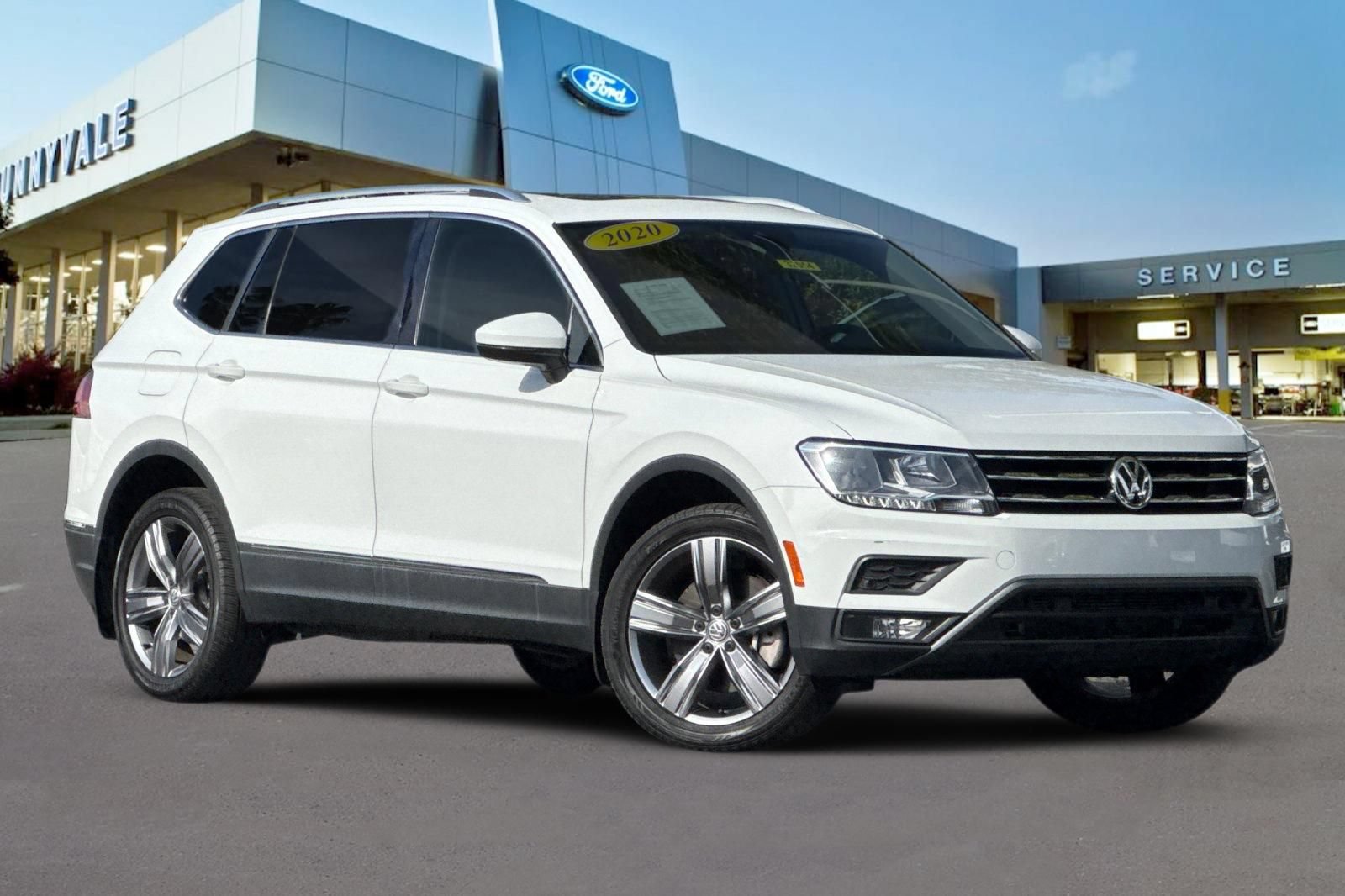 Used 2020 Volkswagen Tiguan SEL FWD image 2