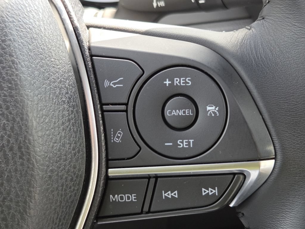 Used 2018 Toyota Camry XLE w/ Driver Assist Package FWD image 11