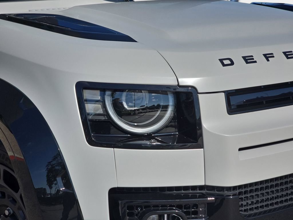 New 2026 Land Rover Defender 110 X-Dynamic SE image 37