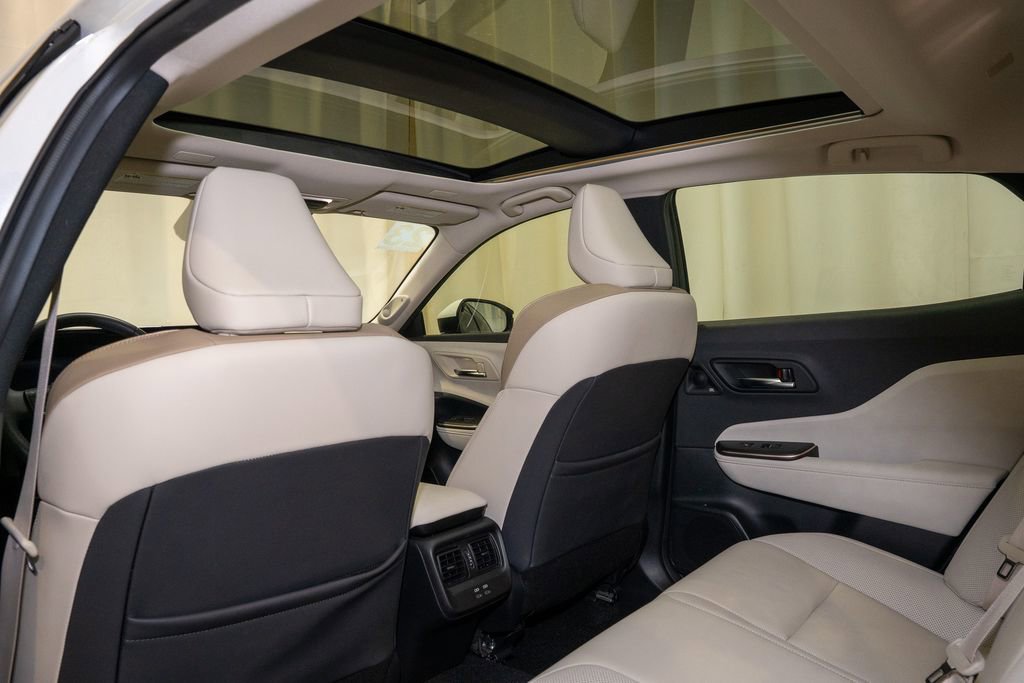 Used 2023 Toyota Crown Limited image 9