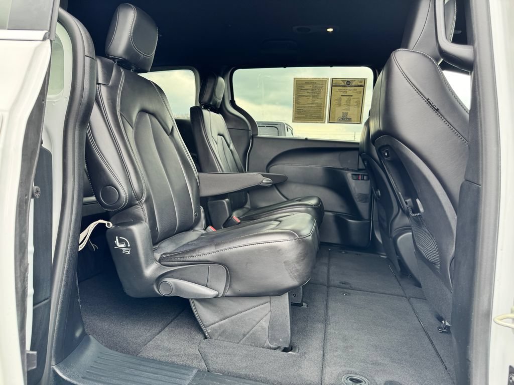 Used 2025 Chrysler Pacifica Select FWD image 14