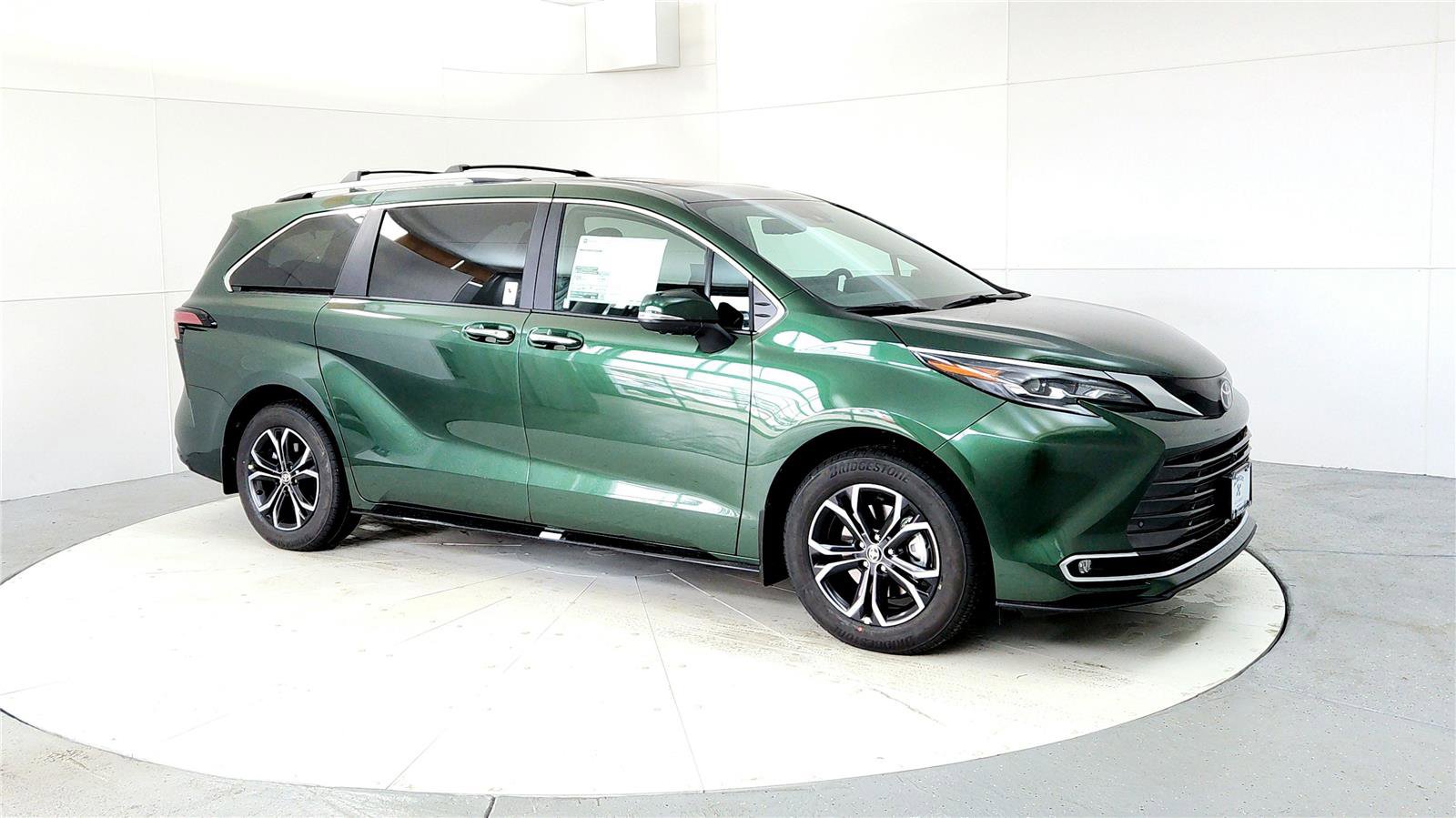 New 2026 Toyota Sienna Platinum image 7