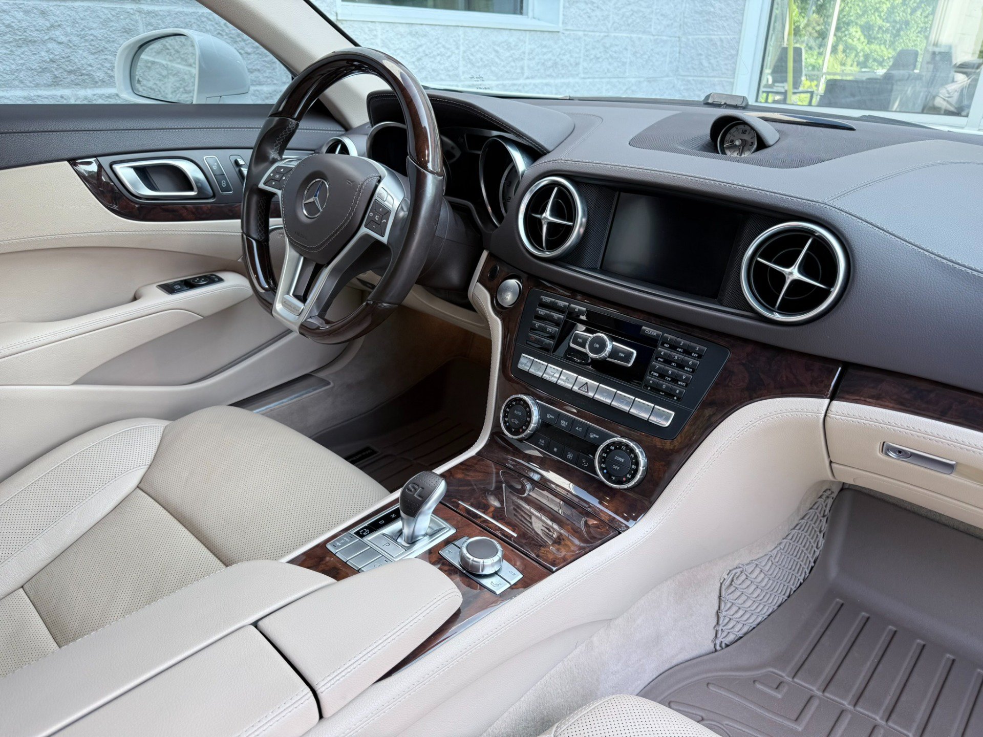 Used 2015 Mercedes-Benz SL 550 image 51