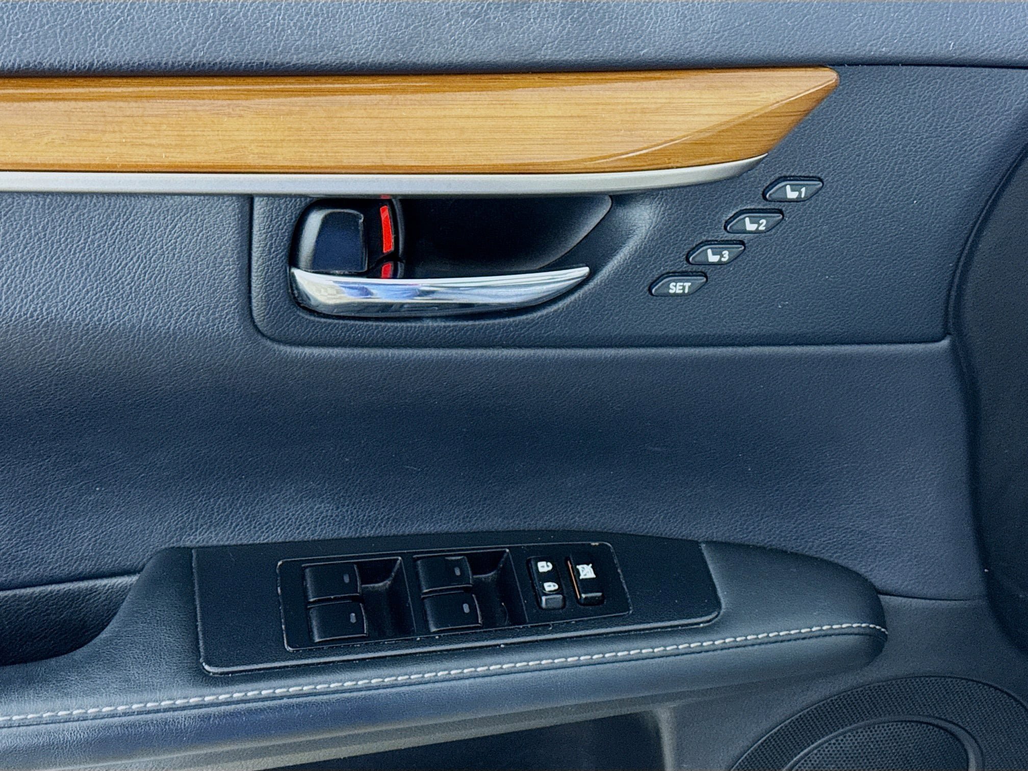 Used 2014 Lexus ES 300h w/ Premium Package w/Bamboo Trim FWD image 20