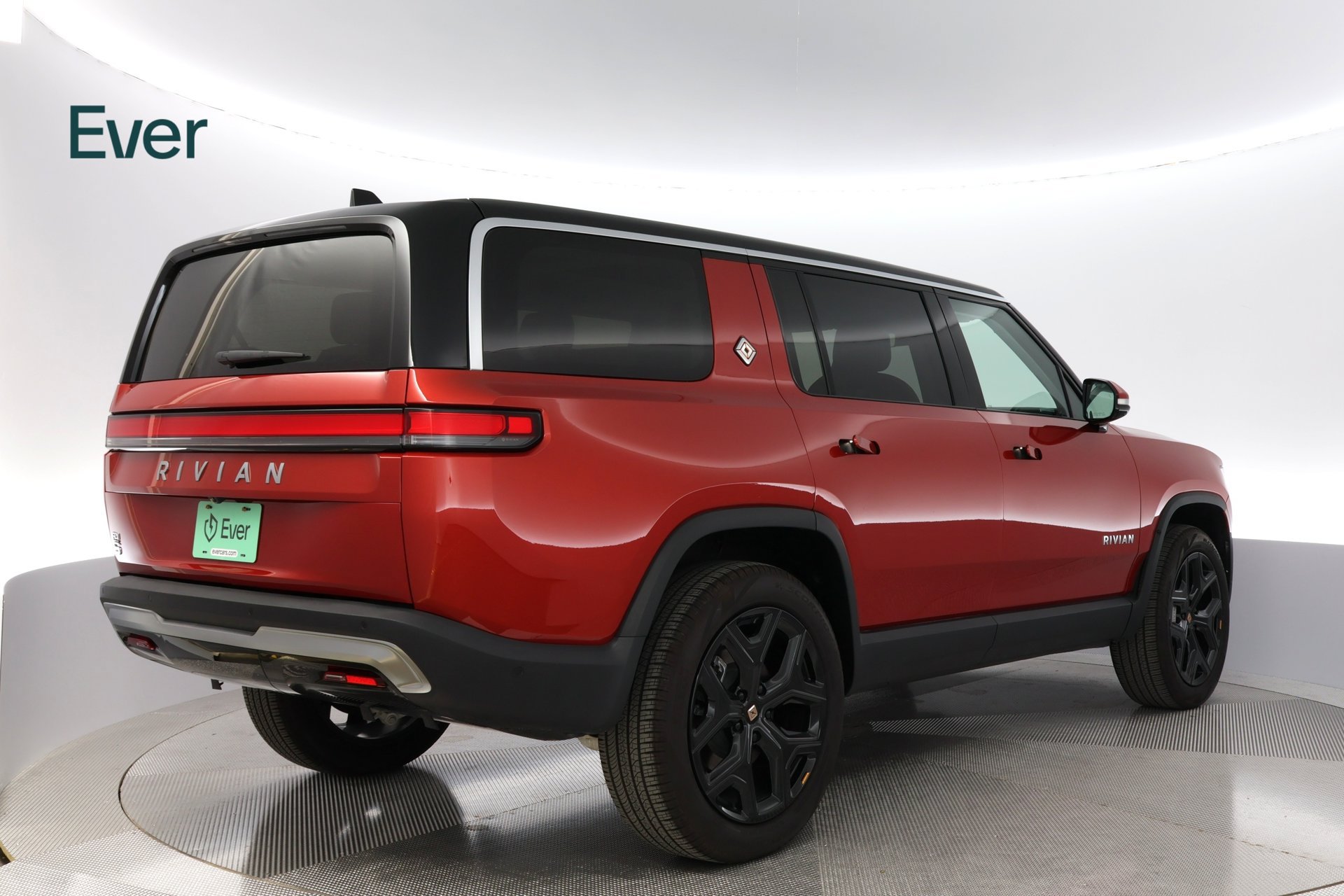 Used 2024 Rivian R1S Adventure Dual AWD/4WD image 3
