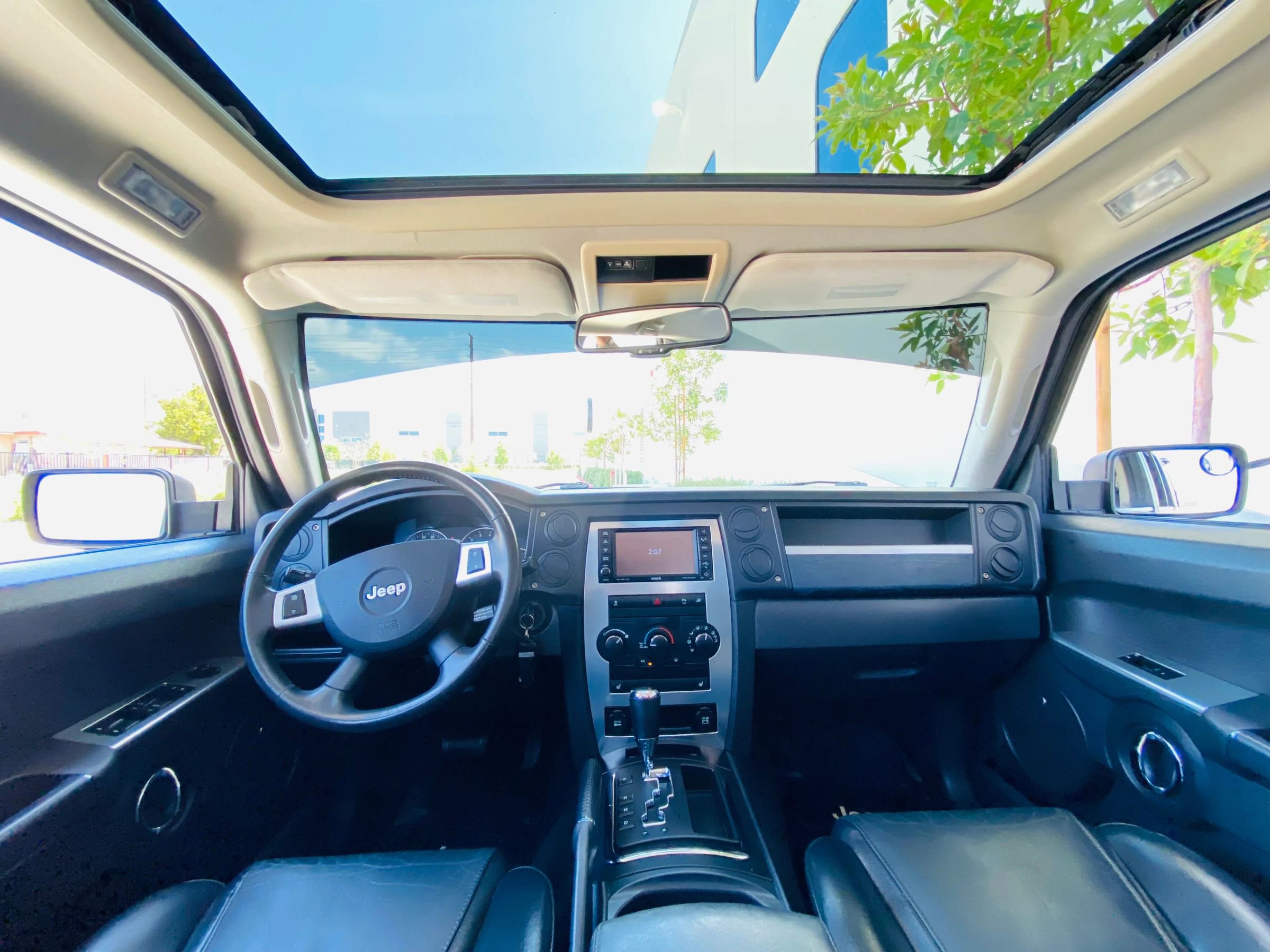 Used 2010 Jeep Commander Sport w/ Sun/Sound Group RWD image 27