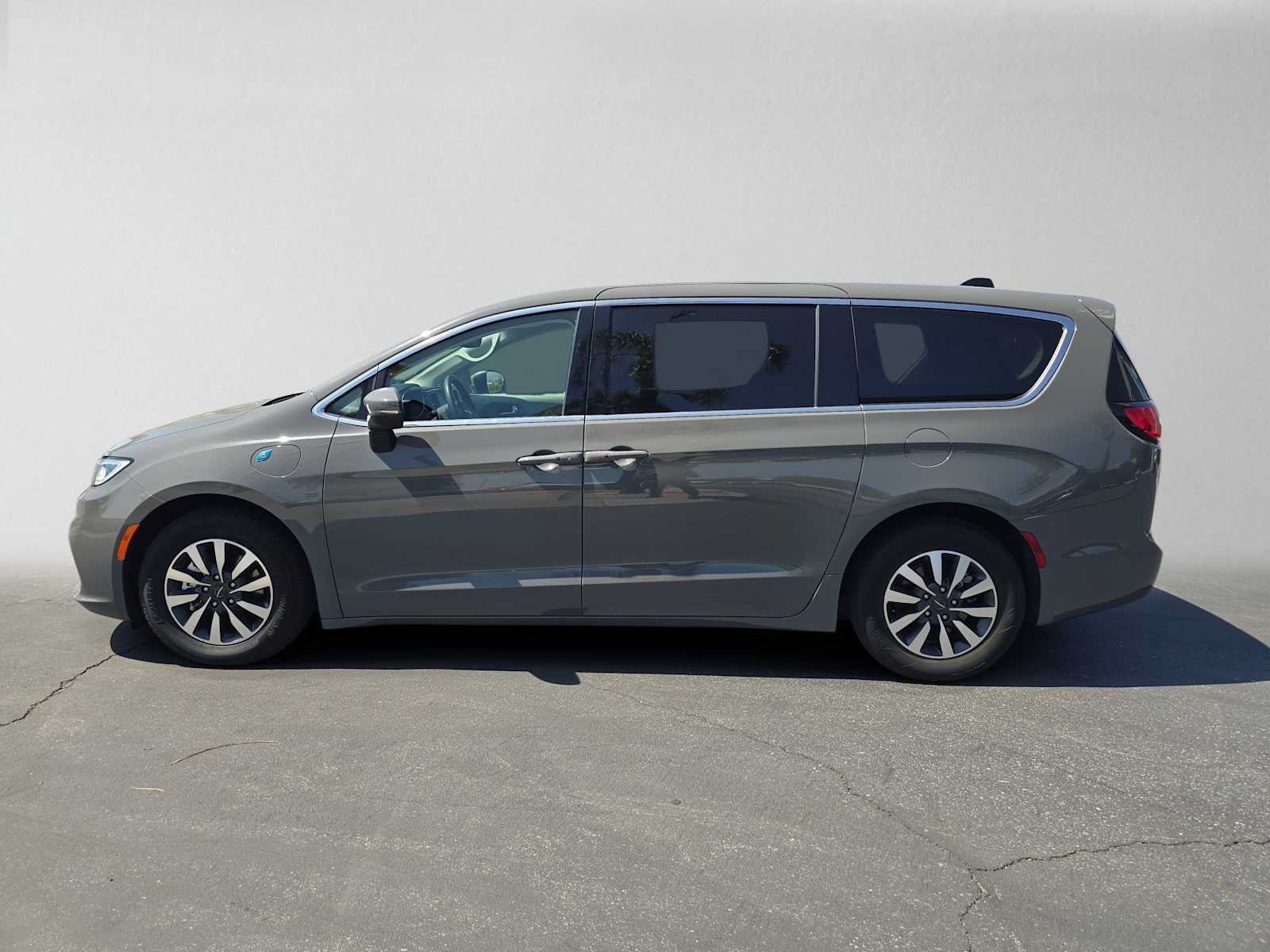 Used 2023 Chrysler Pacifica Touring-L FWD image 6