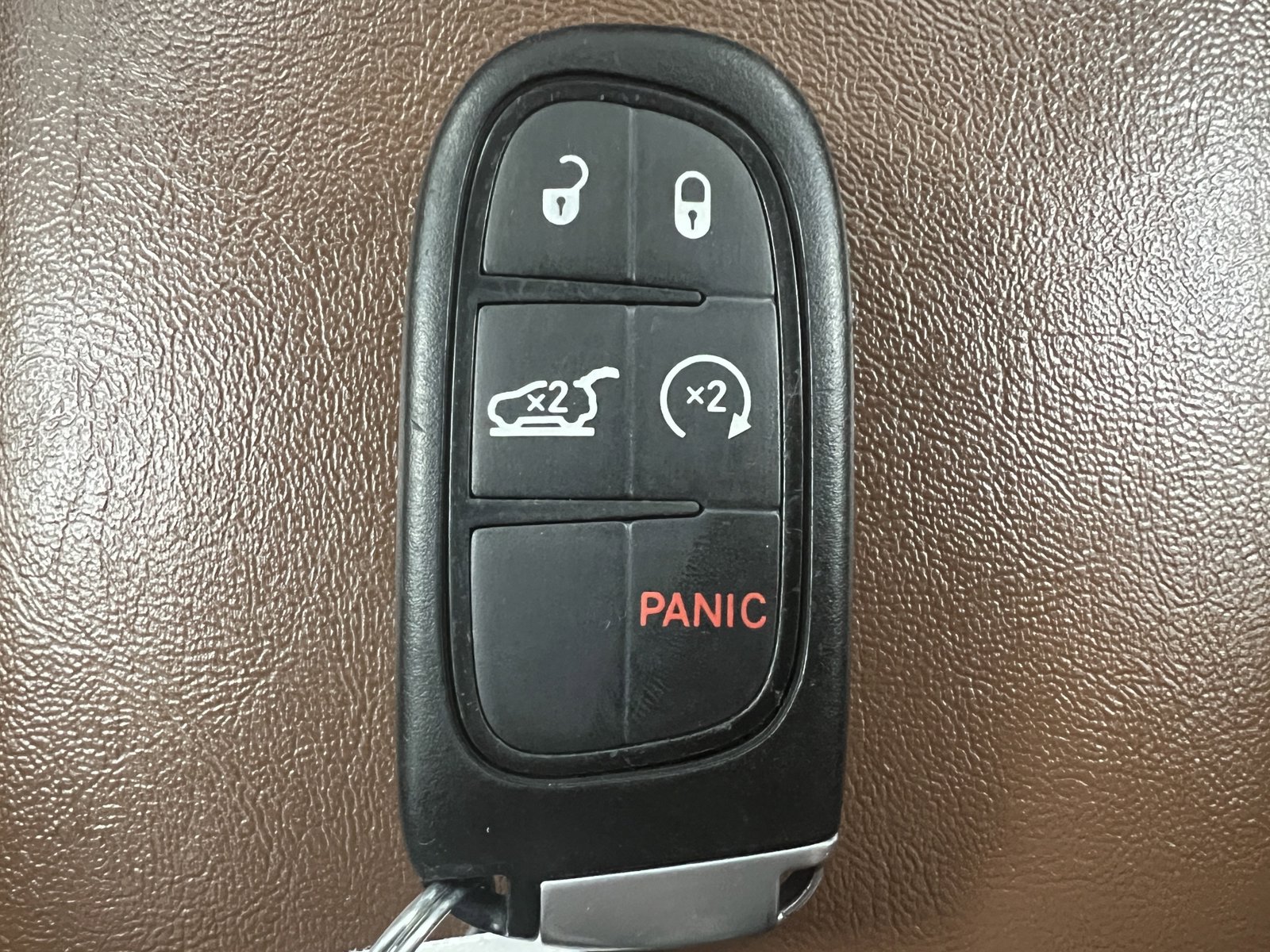 Used 2019 Jeep Cherokee Overland w/ Technology Group FWD image 37