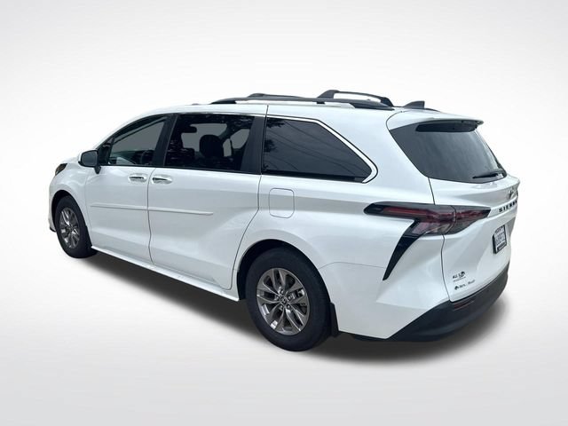 Used 2026 Toyota Sienna XLE AWD/4WD image 7