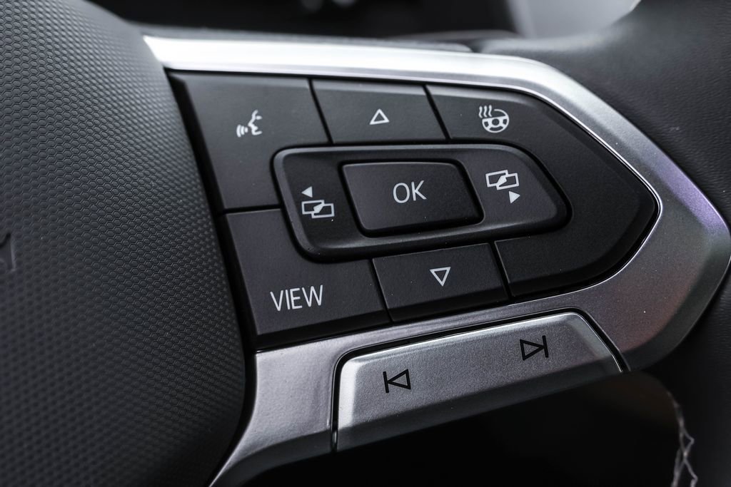 Used 2025 Volkswagen Atlas Cross Sport SE image 22